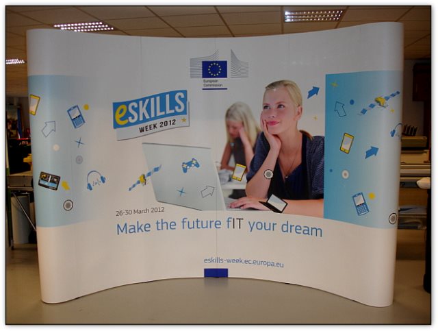 Pop-Up Display by Pixis