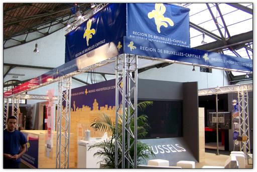 Région-de-Bruxelles-Capitale-stand-realty-Dibond-frise-lettrage